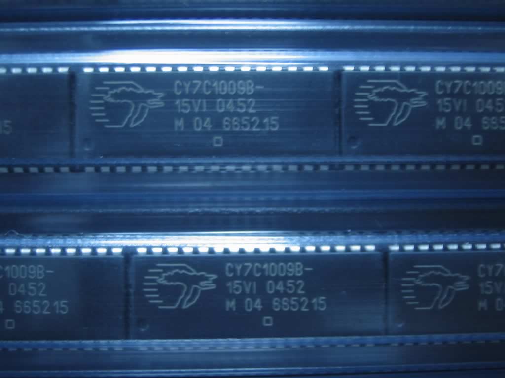 CY7C1009B-15VI, микросхема