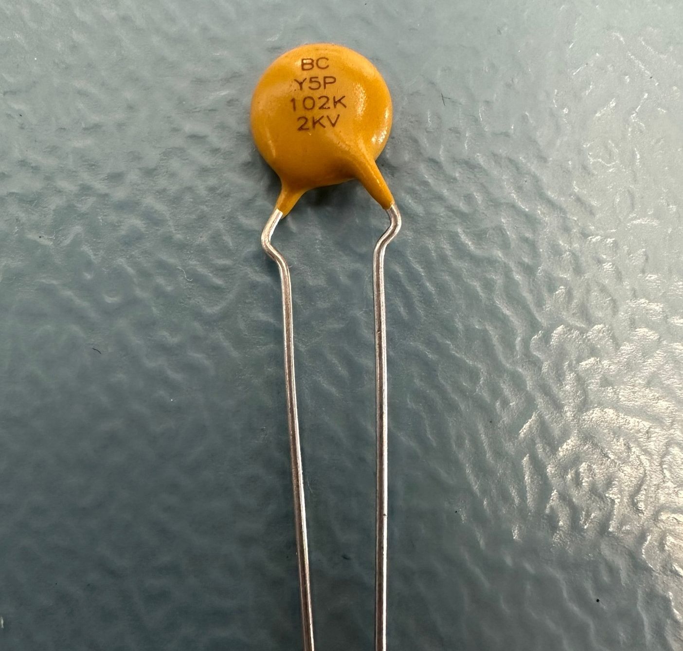 s102k33y5pp63k5r, конденсатор керам. диск. 0.001uf 2000v y5p 10% S102K33Y5PP63K5R, конденсатор керам. диск. 0.001uF 2000V Y5P 10%