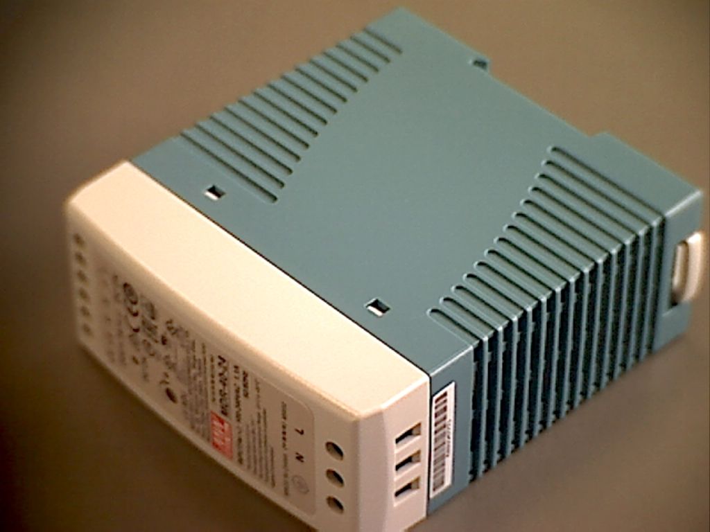 mdr-40-24, ac/dc-конвертор на din-рейку 40вт, выход 24в/1,66a, рег. вых 24…30в, вход 85…264v ac, 47…63гц /120…370в dc, изоляция 3000в ac, 40х90х100мм, -20…+70°с MDR-40-24, AC/DC-конвертор на DIN-рейку 40Вт, выход 24В/1,66A, рег. вых 24…30В, вход 85…264V AC, 47…63Гц /120…370В DC, изоляция 3000В AC, 40х90х100мм, -20…+70°С
