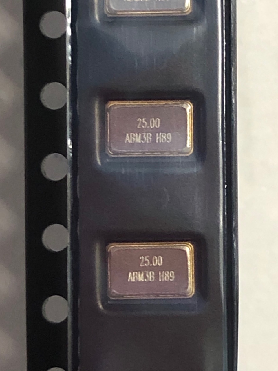 abm3b-25.000mhz-b2-t, кварц. резонатор ABM3B-25.000MHZ-B2-T, кварц. резонатор